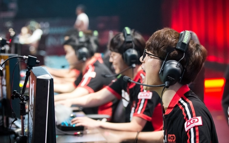 Các đội tuyển nổi bật và game thủ tài năng